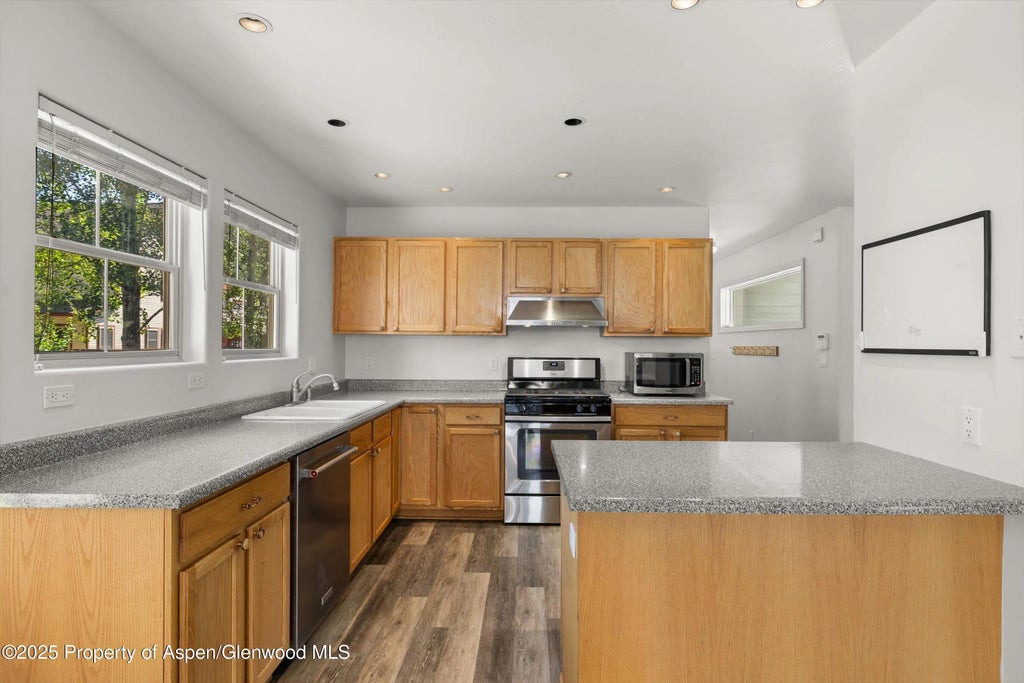 11 of 33 - 528 Lake Court, Basalt, CO