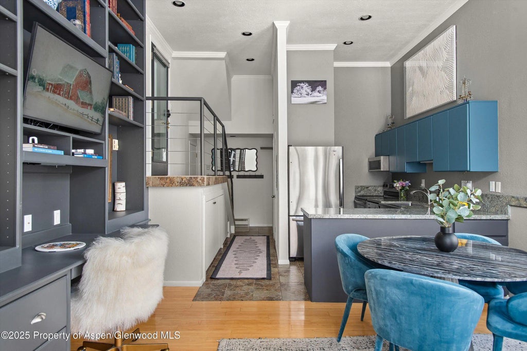 6 of 11 - 1050 Waters Avenue 9, Aspen, CO
