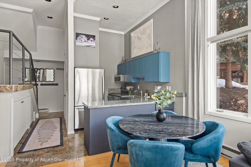 7 of 11 - 1050 Waters Avenue 9, Aspen, CO