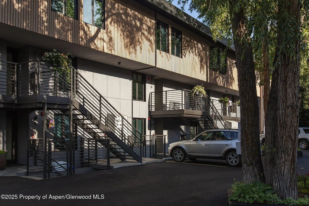 36 of 37 - 1039 E Cooper Avenue 16a, Aspen, CO