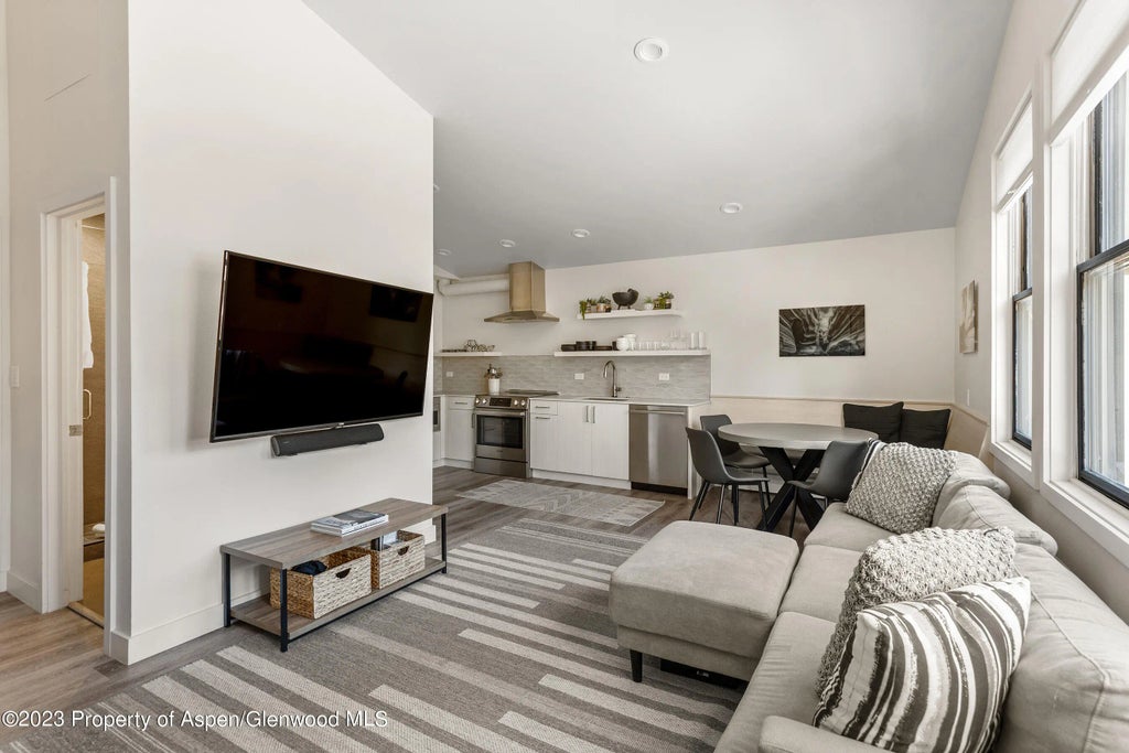 1 of 11 - 220 W Main Street 210/p1/b6, Aspen, CO