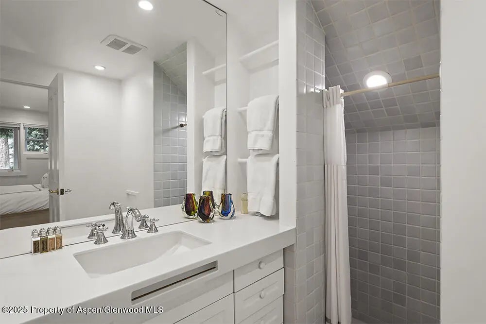 26 of 41 - 437 W Smuggler Street, Aspen, CO