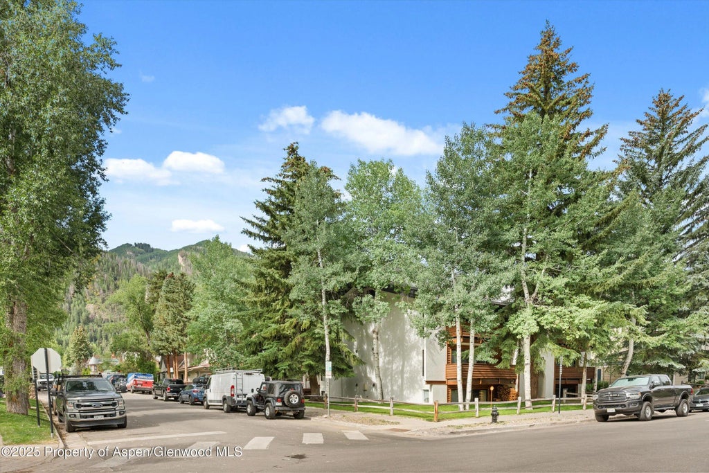 5 of 17 - 935 E Hopkins Avenue 7, Aspen, CO
