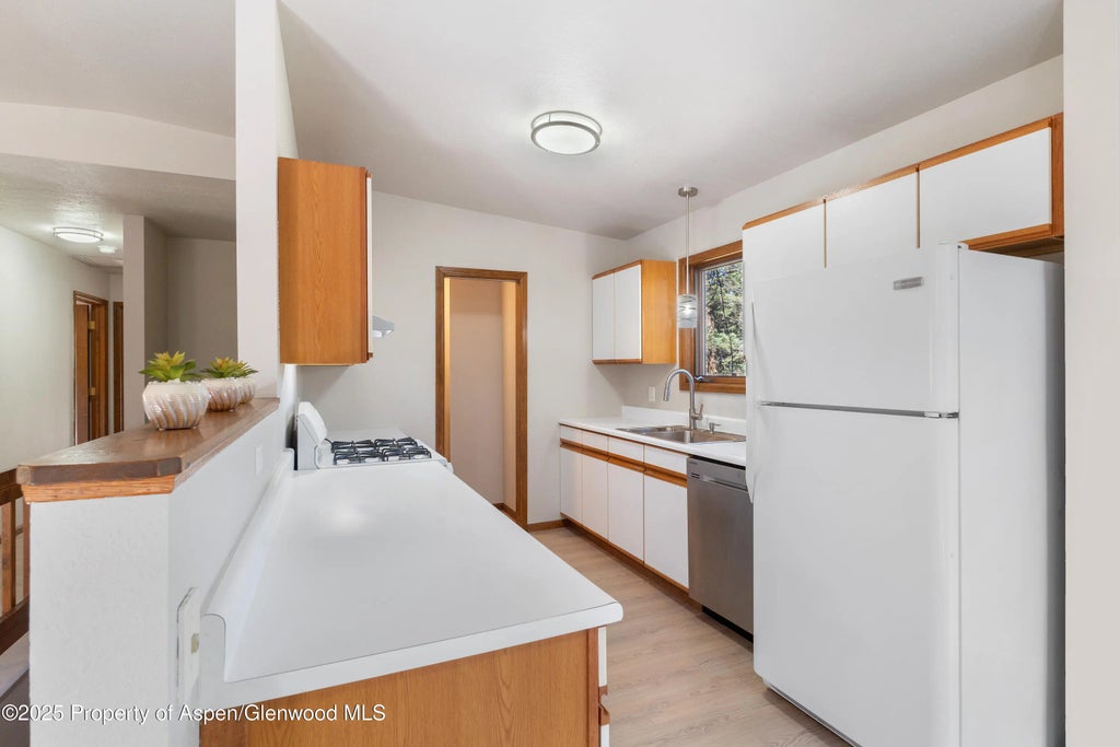 17 of 70 - 6616 High Drive, Morrison, CO