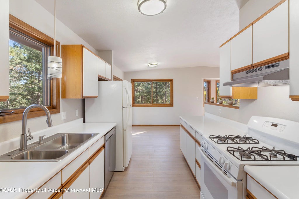 18 of 70 - 6616 High Drive, Morrison, CO