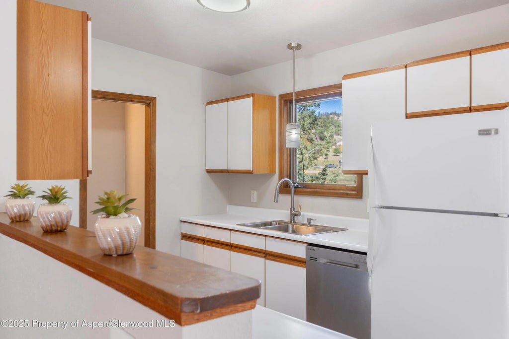 19 of 70 - 6616 High Drive, Morrison, CO