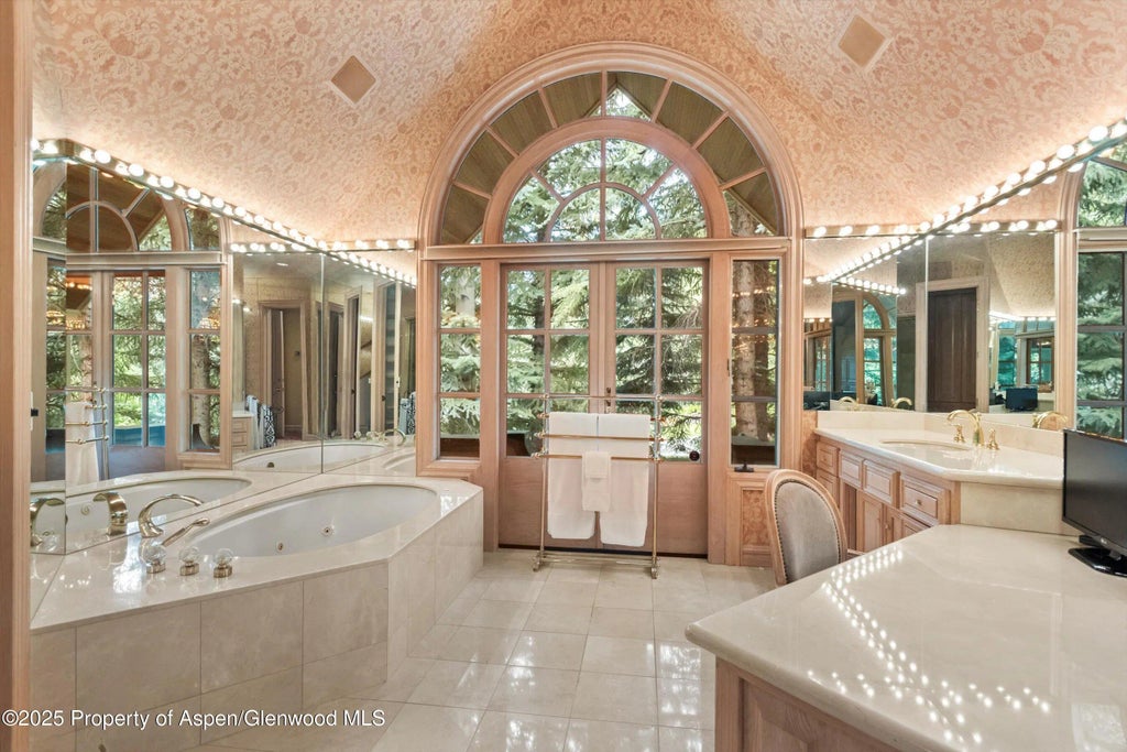 12 of 28 - 425 W North Street, Aspen, CO