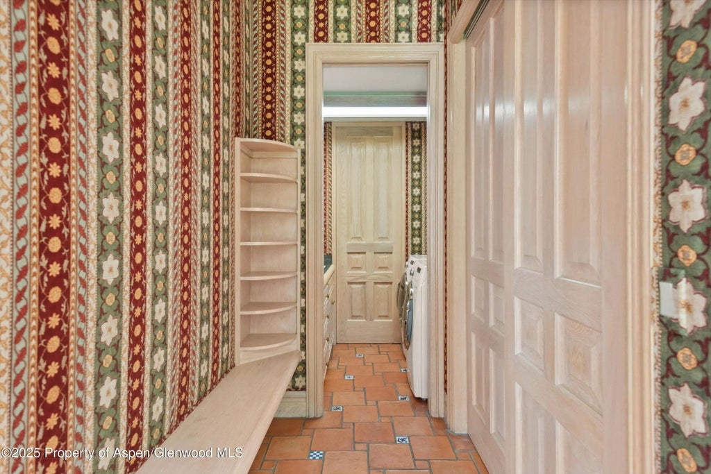 23 of 28 - 425 W North Street, Aspen, CO