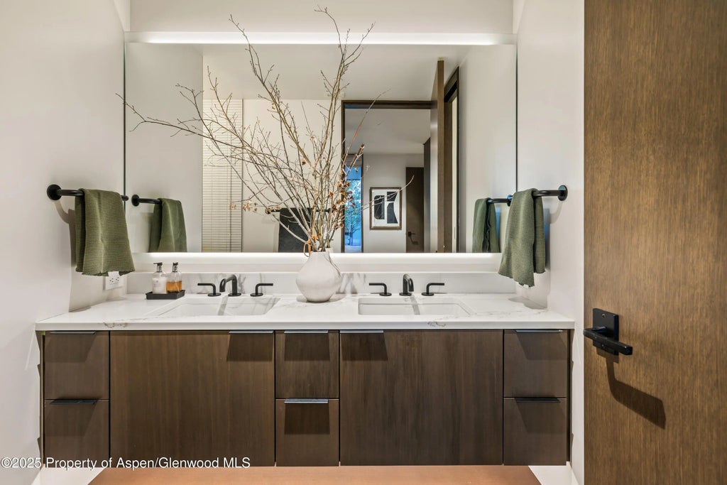 17 of 20 - 411 Wood Road 10, Snowmass Village, CO