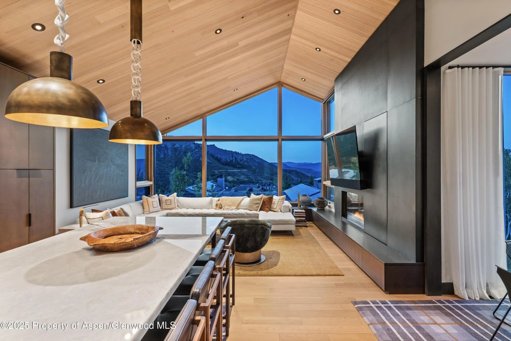 6 of 20 - 411 Wood Road 10, Snowmass Village, CO