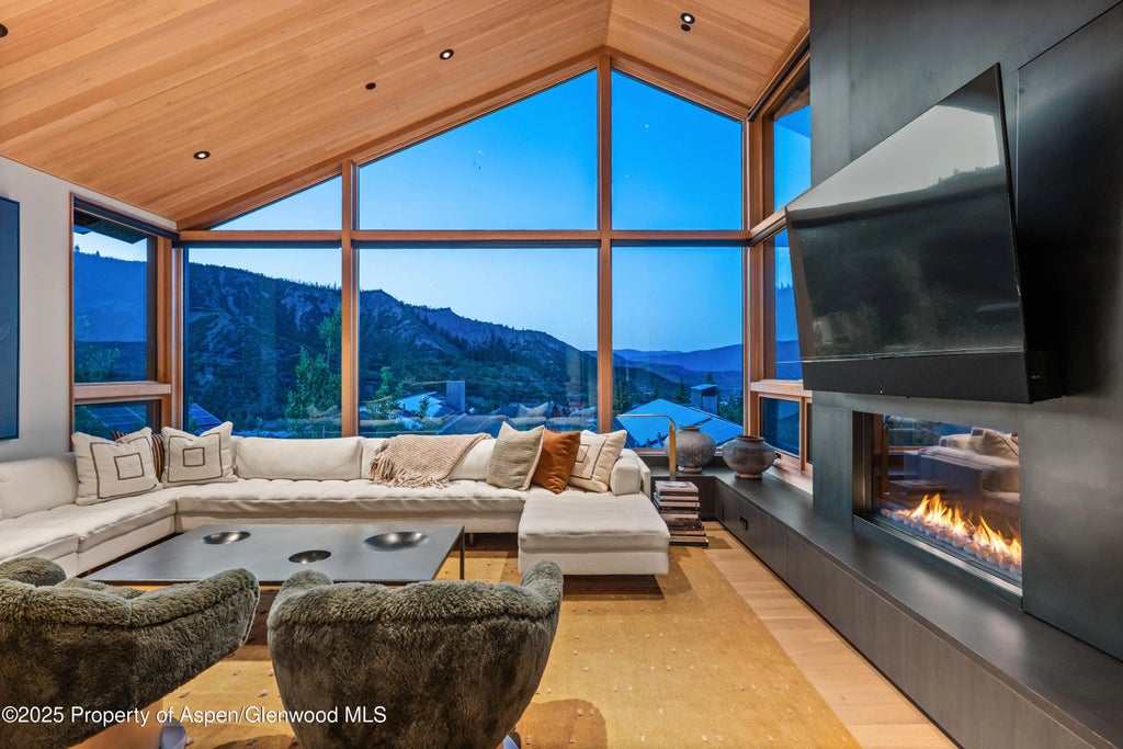 7 of 20 - 411 Wood Road 10, Snowmass Village, CO