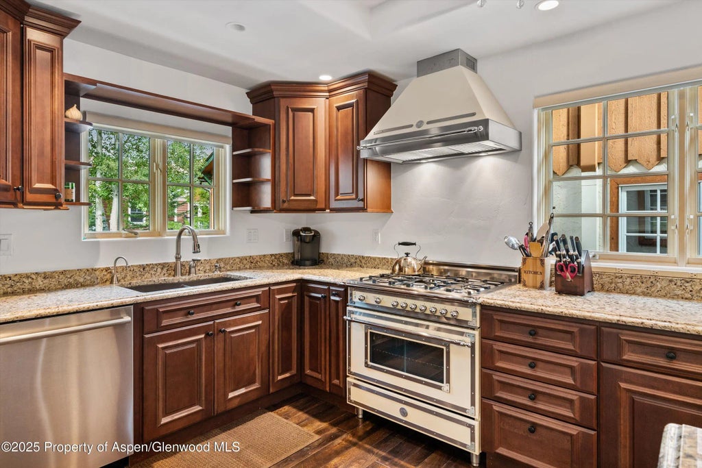 6 of 34 - 710 S Mill Street 6 & 7, Aspen, CO