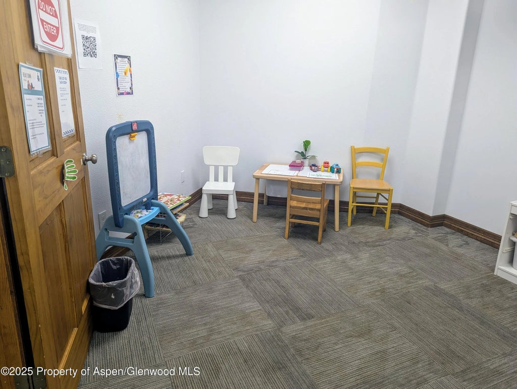 7 of 10 - 1001 Grand Avenue 005, Glenwood Springs, CO