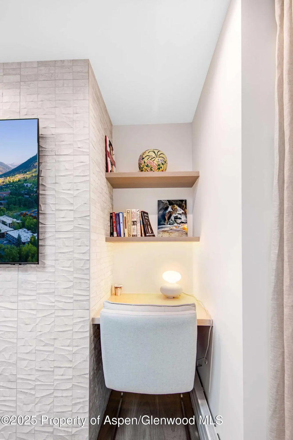 7 of 16 - 100 E Dean Street 3b, Aspen, CO