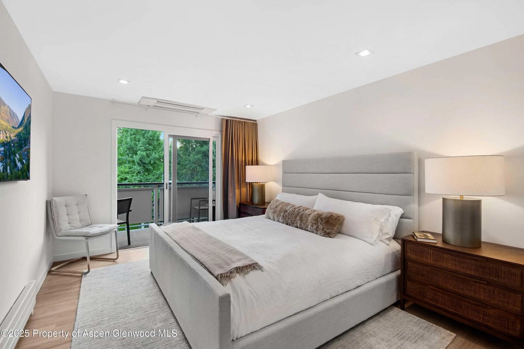 8 of 16 - 100 E Dean Street 3b, Aspen, CO