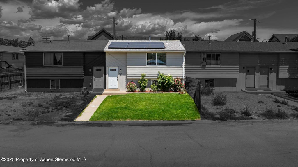 2 of 21 - 712 E 3rd Street, Rifle, CO