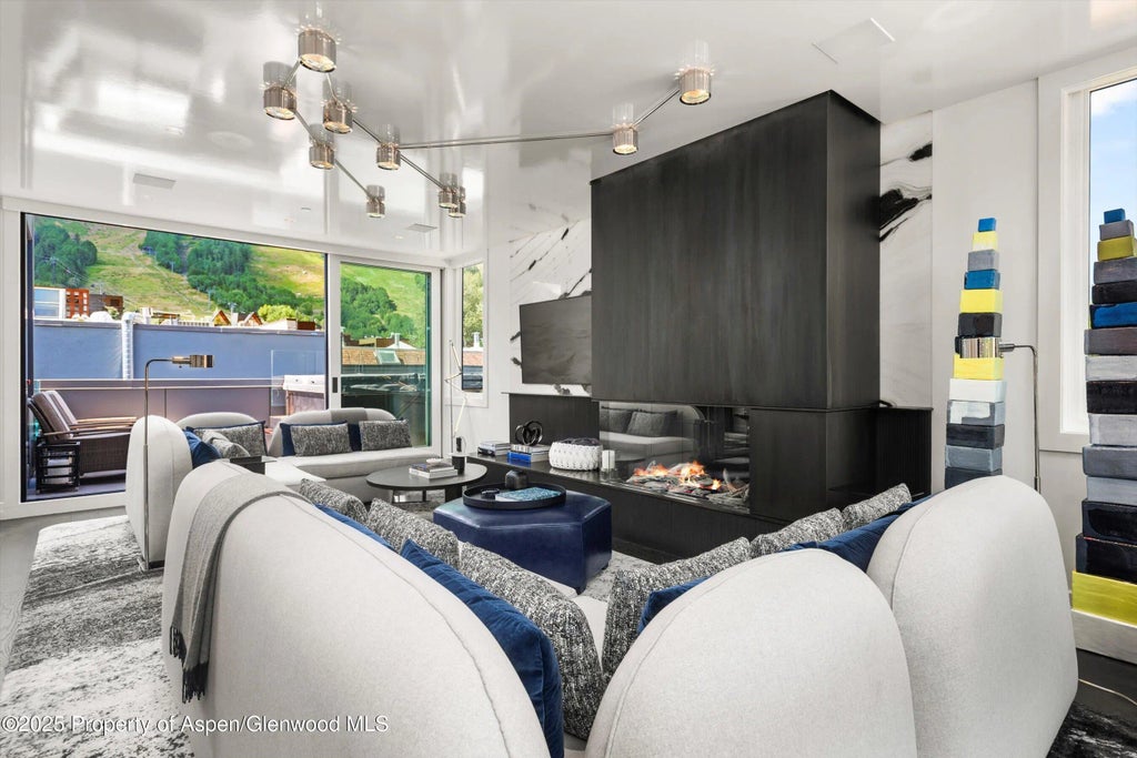 1 of 50 - 627 E Hopkins Avenue, Aspen, CO