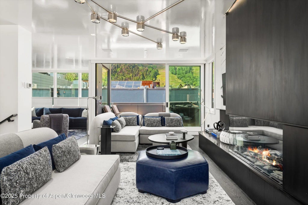 4 of 50 - 627 E Hopkins Avenue, Aspen, CO