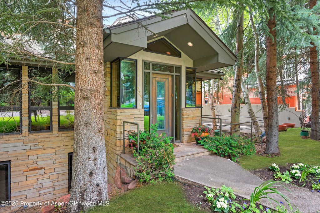 2 of 33 - 734 W Smuggler Street, Aspen, CO