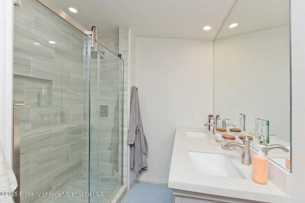 24 of 54 - 716 1/2 Minter Avenue, Glenwood Springs, CO