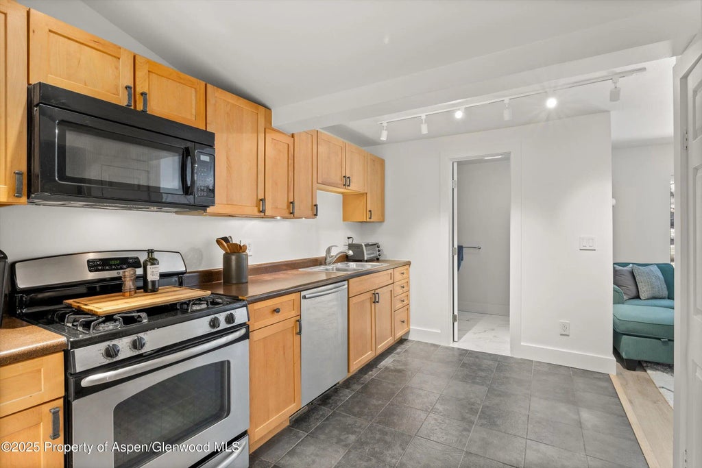 10 of 14 - 304 Waterview Drive, Snowmass, CO