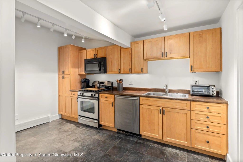 8 of 14 - 304 Waterview Drive, Snowmass, CO