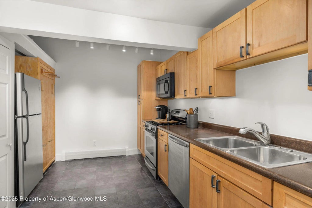 9 of 14 - 304 Waterview Drive, Snowmass, CO