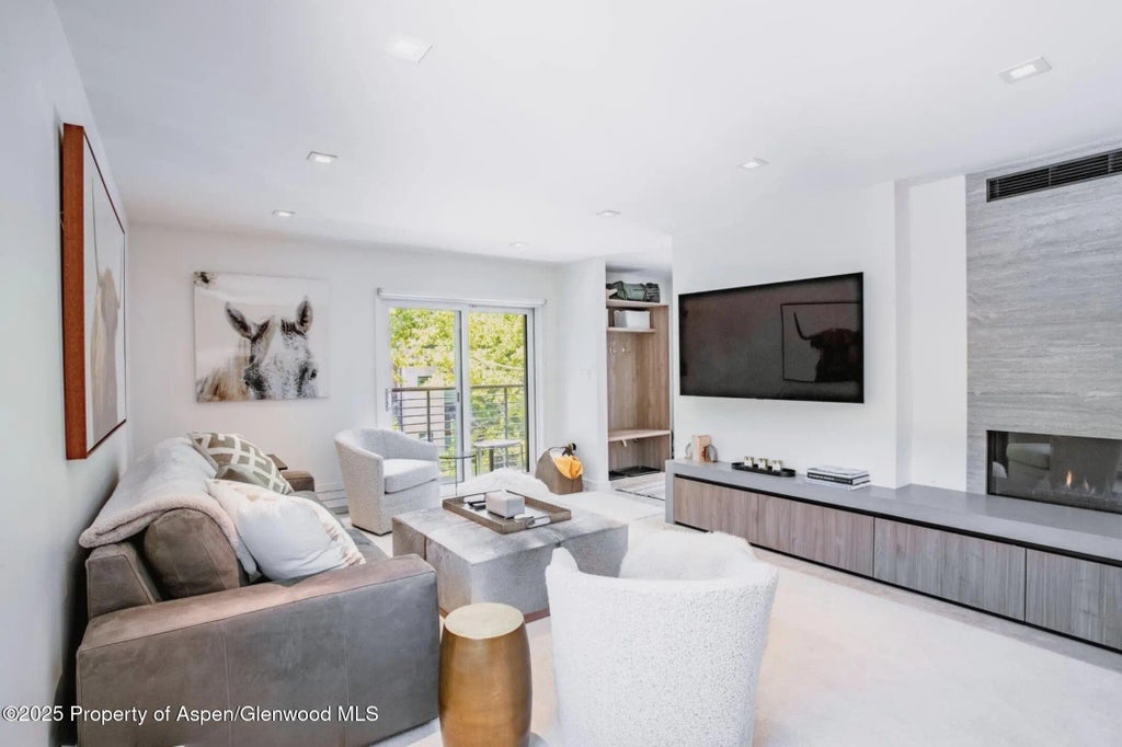 1 of 13 - 210 E Cooper Avenue 3g, Aspen, CO