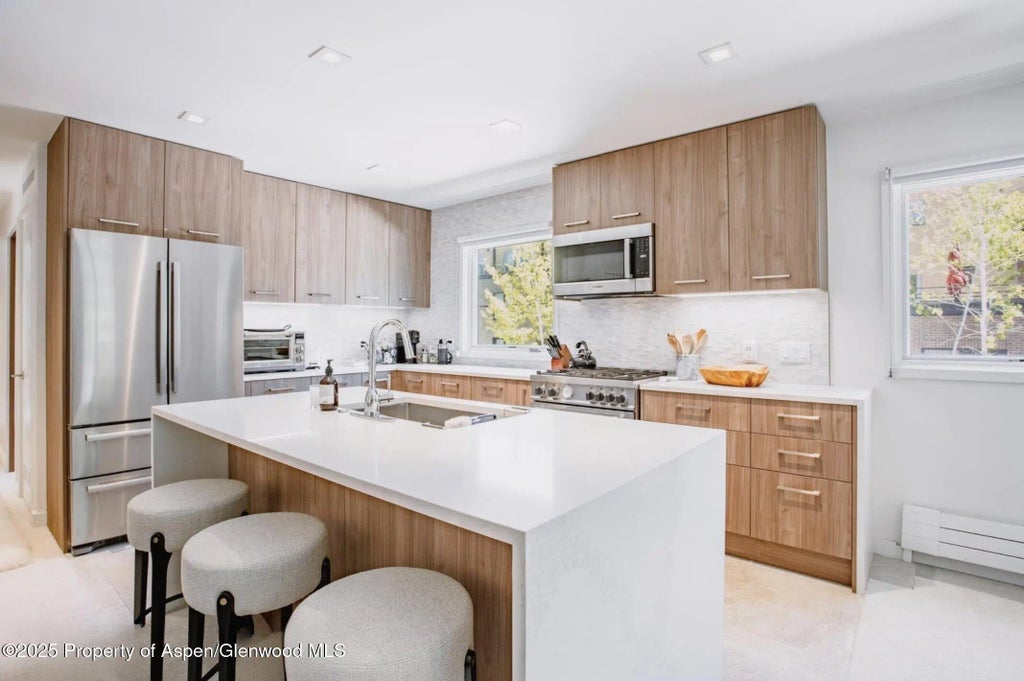 6 of 13 - 210 E Cooper Avenue 3g, Aspen, CO