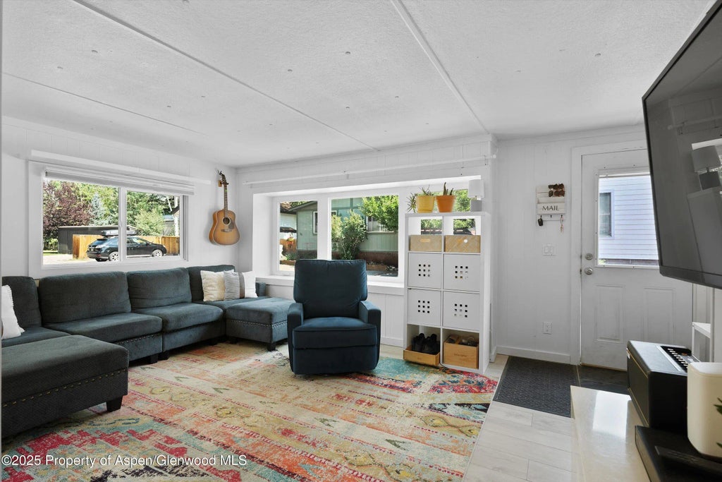 2 of 23 - 306 Oak Lane, Aspen, CO