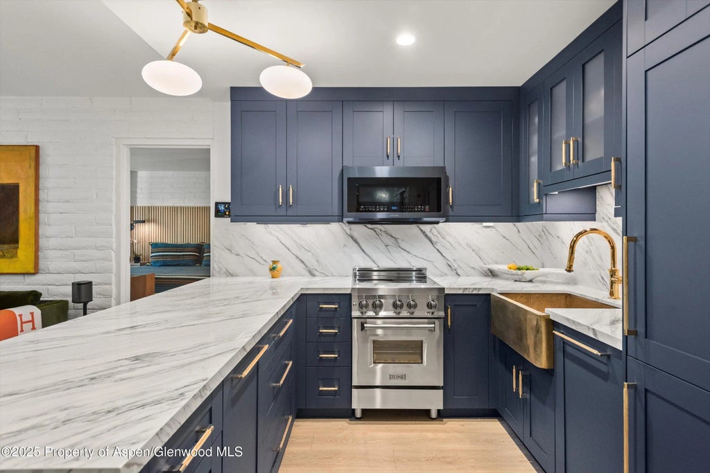 3 of 11 - 332 Vine Street, Aspen, CO