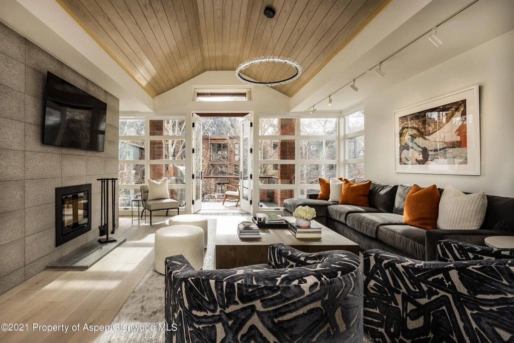 2 of 25 - 704 E Hyman Avenue, Aspen, CO