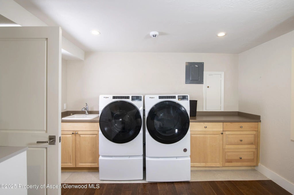 34 of 37 - 1417 Sierra Vista Drive, Aspen, CO