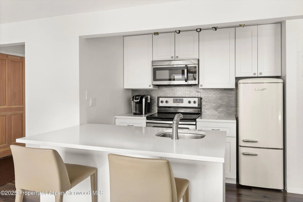 6 of 12 - 119 E Cooper Avenue 25, Aspen, CO