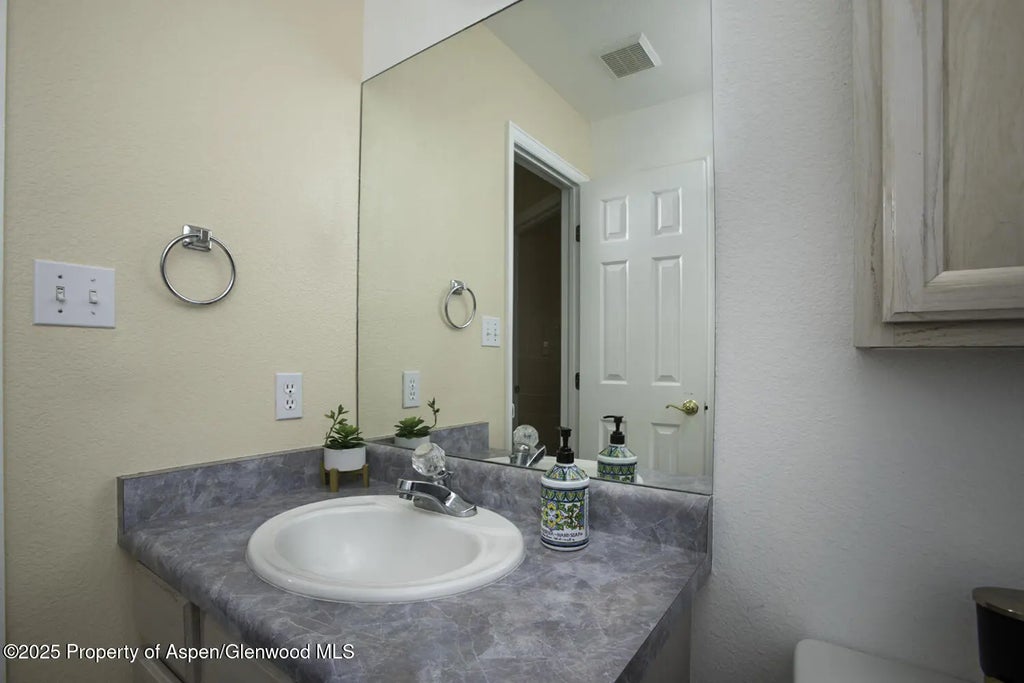 25 of 39 - 1553 E 12th Street, Rifle, CO