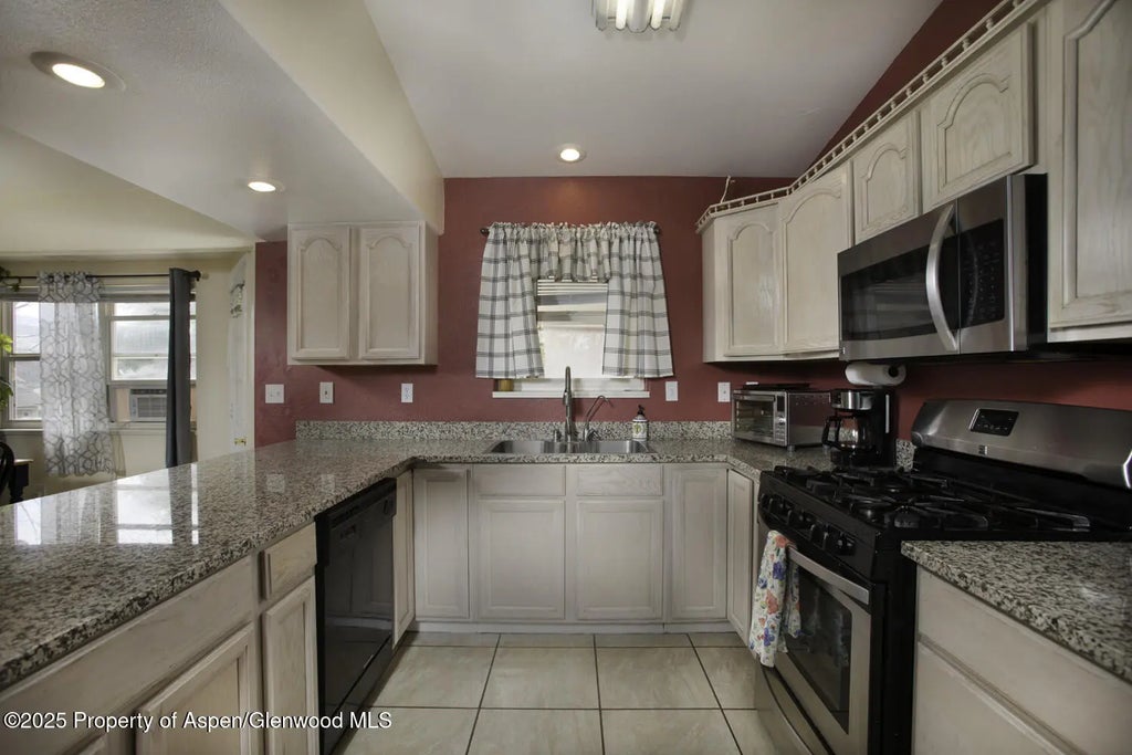 27 of 39 - 1553 E 12th Street, Rifle, CO