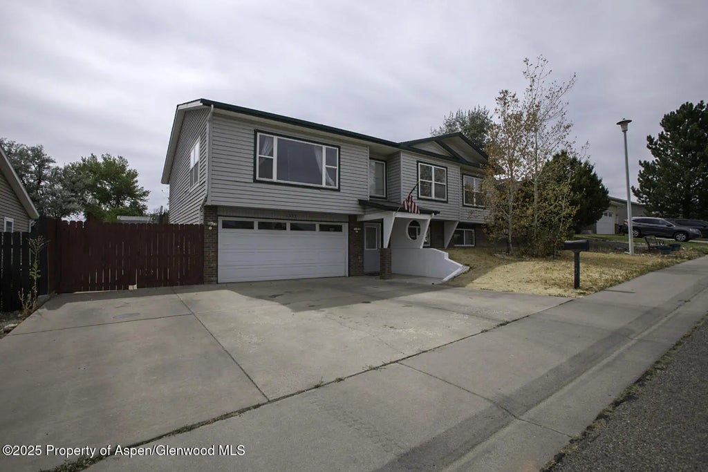 29 of 39 - 1553 E 12th Street, Rifle, CO