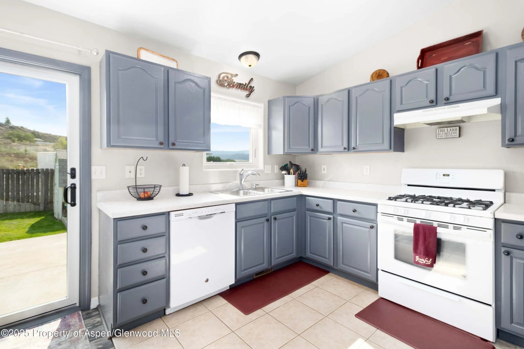 7 of 20 - 434 Kim Drive, Silt, CO