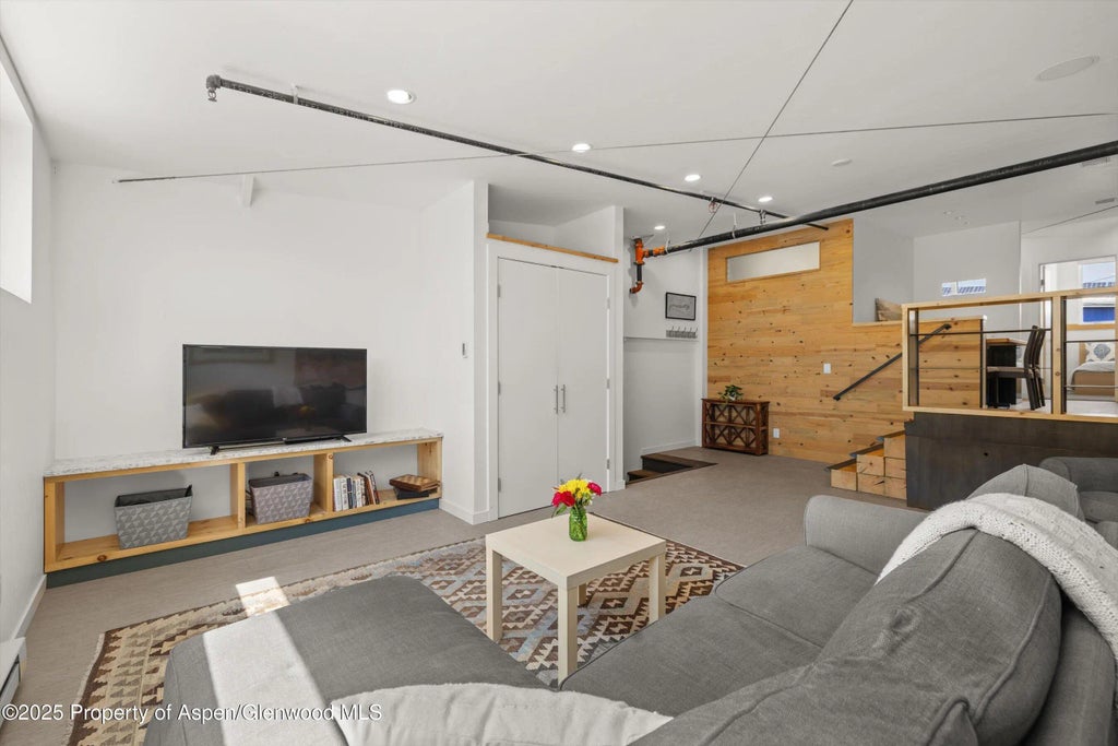 2 of 15 - 1945 Dolores Way, Carbondale, CO