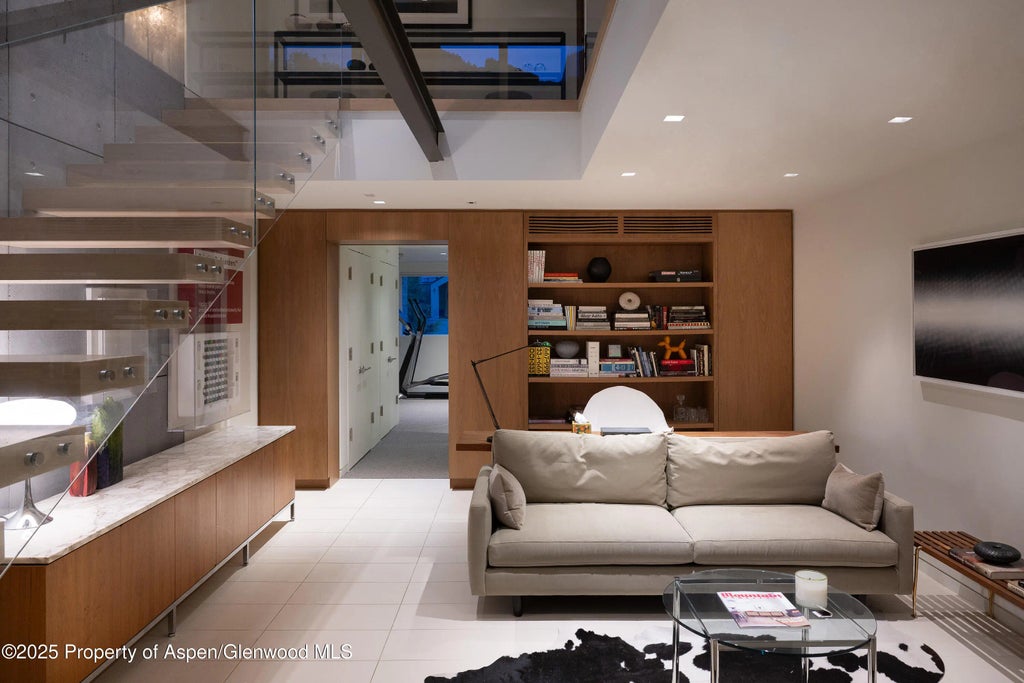 8 of 44 - 100 E Cooper Avenue 11, Aspen, CO