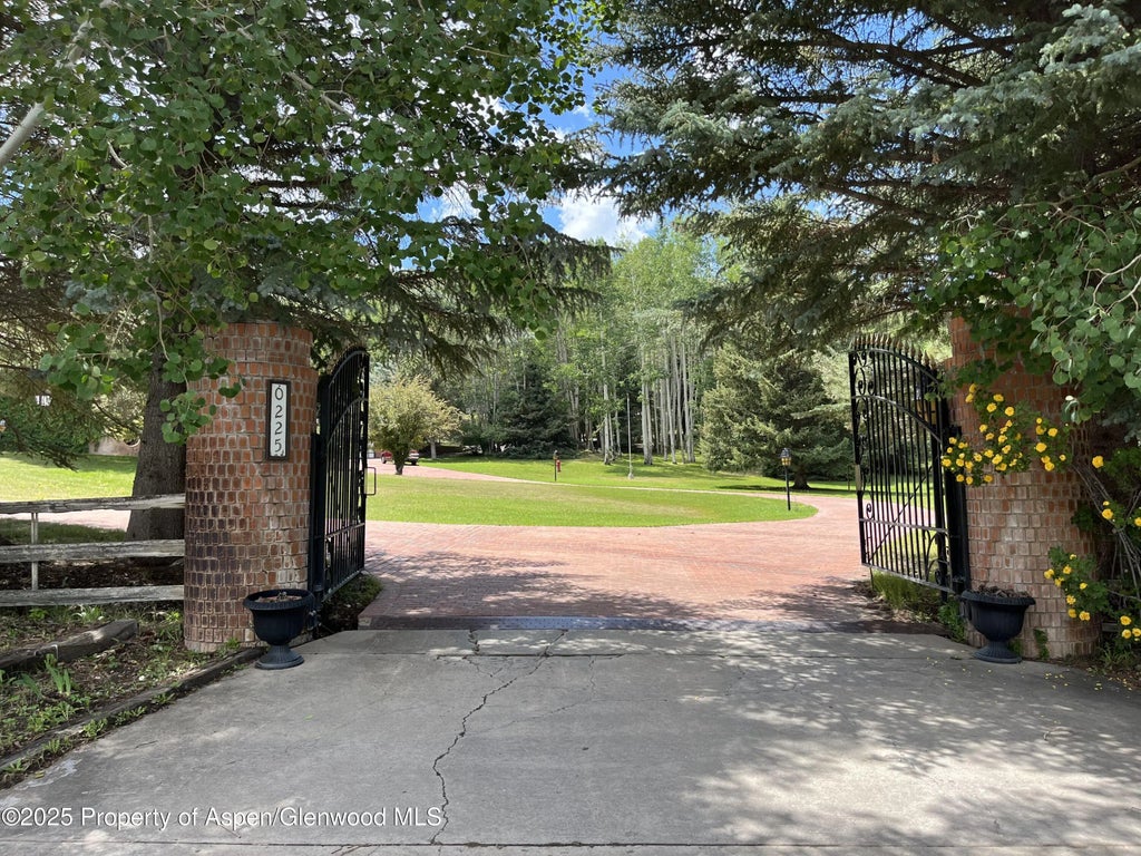 24 of 32 - 225 S Oak Way, Glenwood Springs, CO