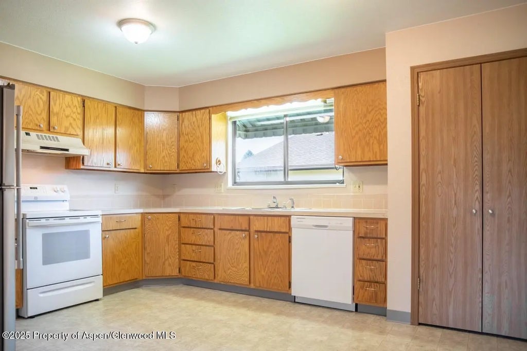 10 of 27 - 1510 Kent Avenue A, Montrose, CO
