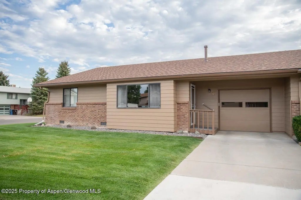 2 of 27 - 1510 Kent Avenue A, Montrose, CO