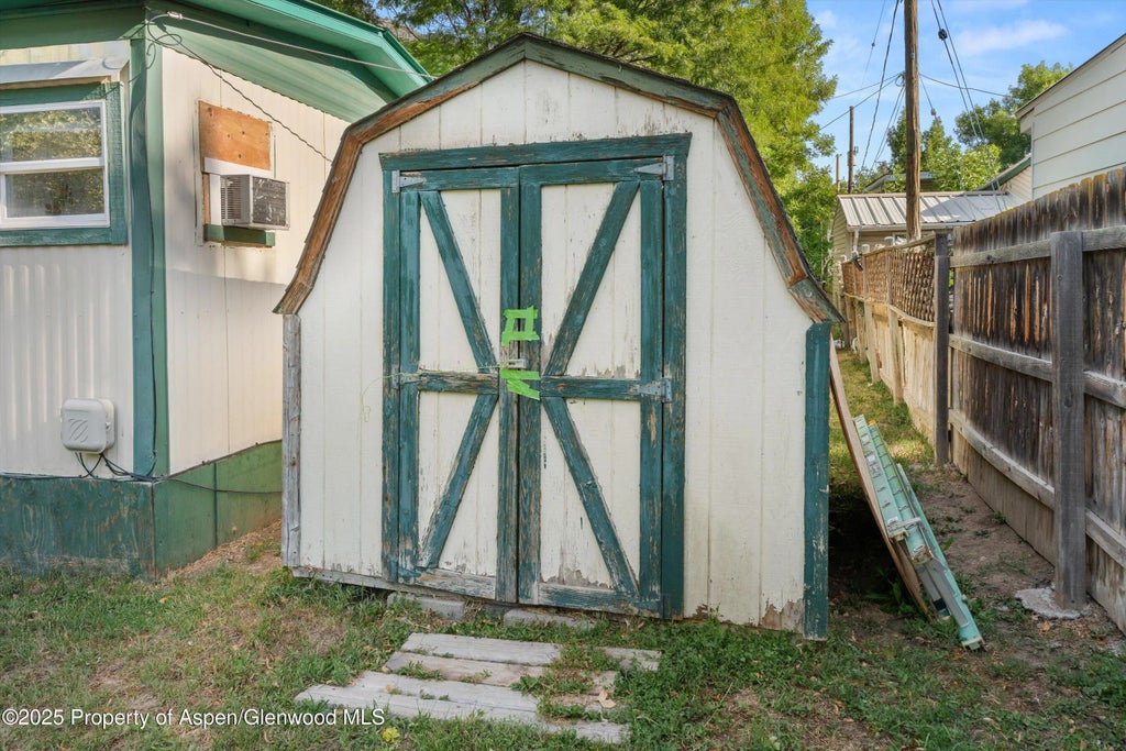 18 of 20 - 5033 335 County Road 234, New Castle, CO