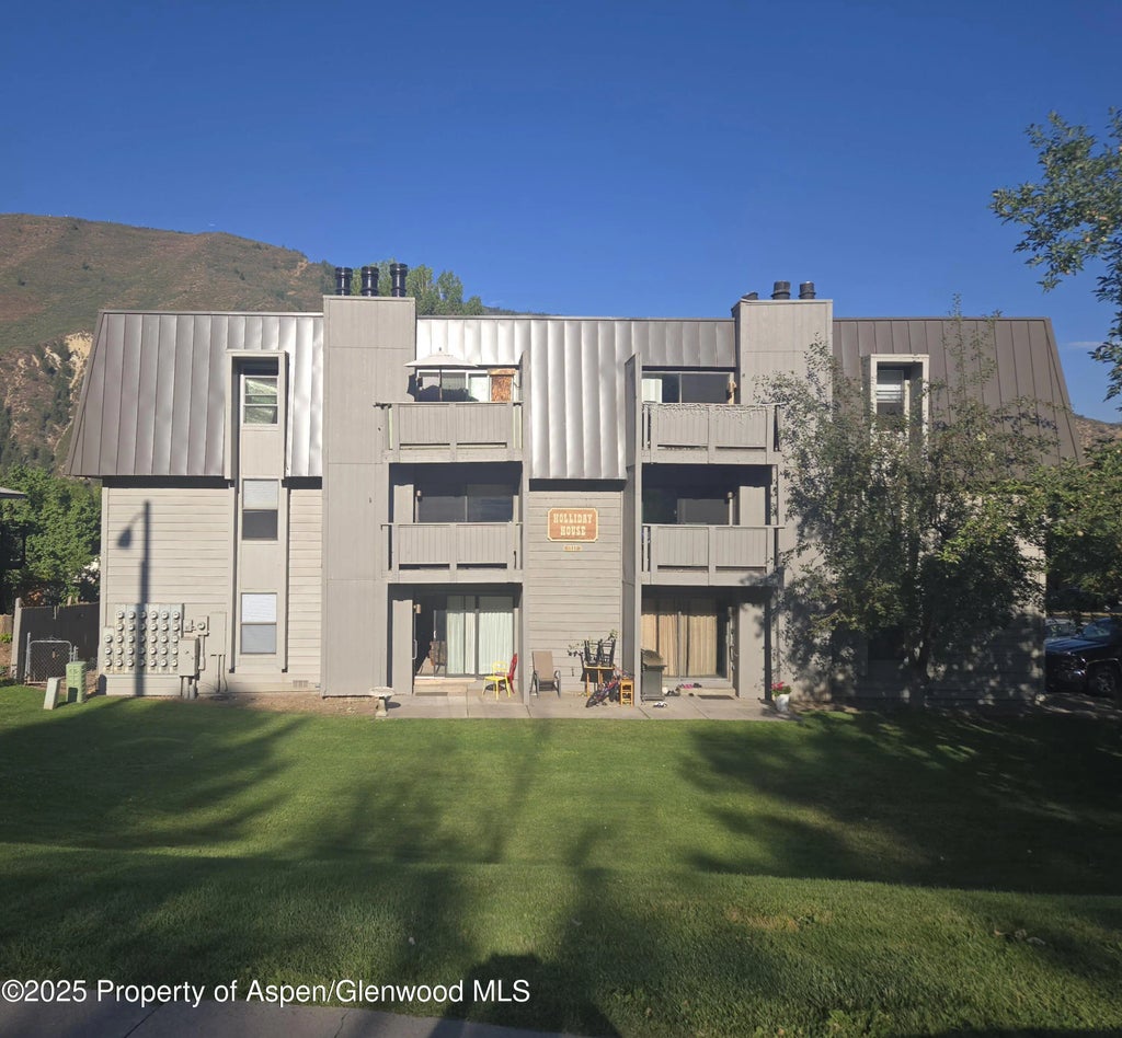 1 of 8 - 1527 Blake Avenue 211, Glenwood Springs, CO