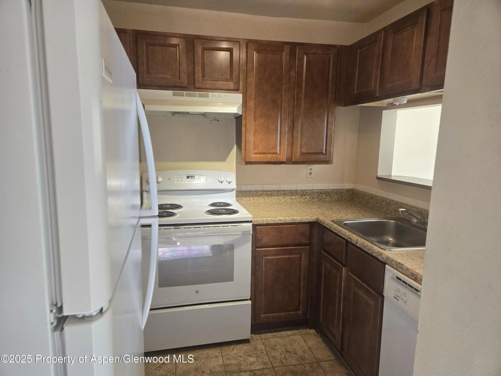 2 of 8 - 1527 Blake Avenue 211, Glenwood Springs, CO