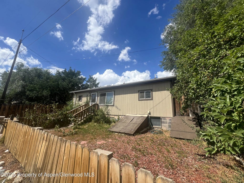 2 of 32 - 420 W 16th Street, Rifle, CO