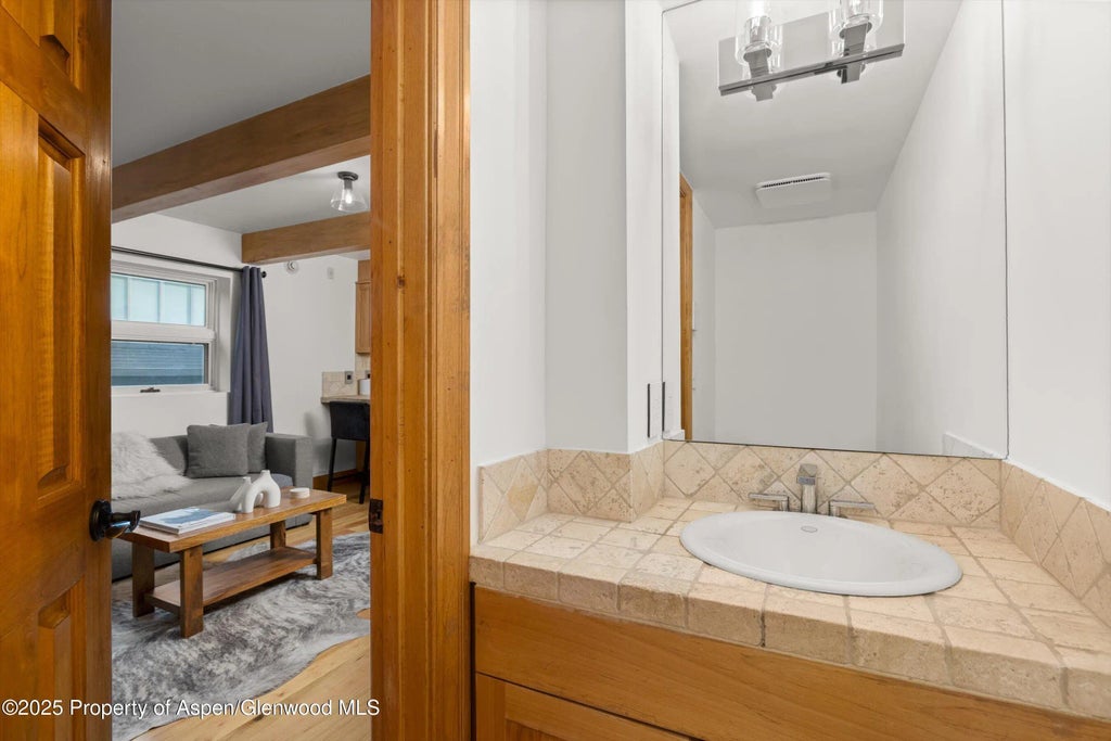 7 of 14 - 914 Waters Avenue 20, Aspen, CO