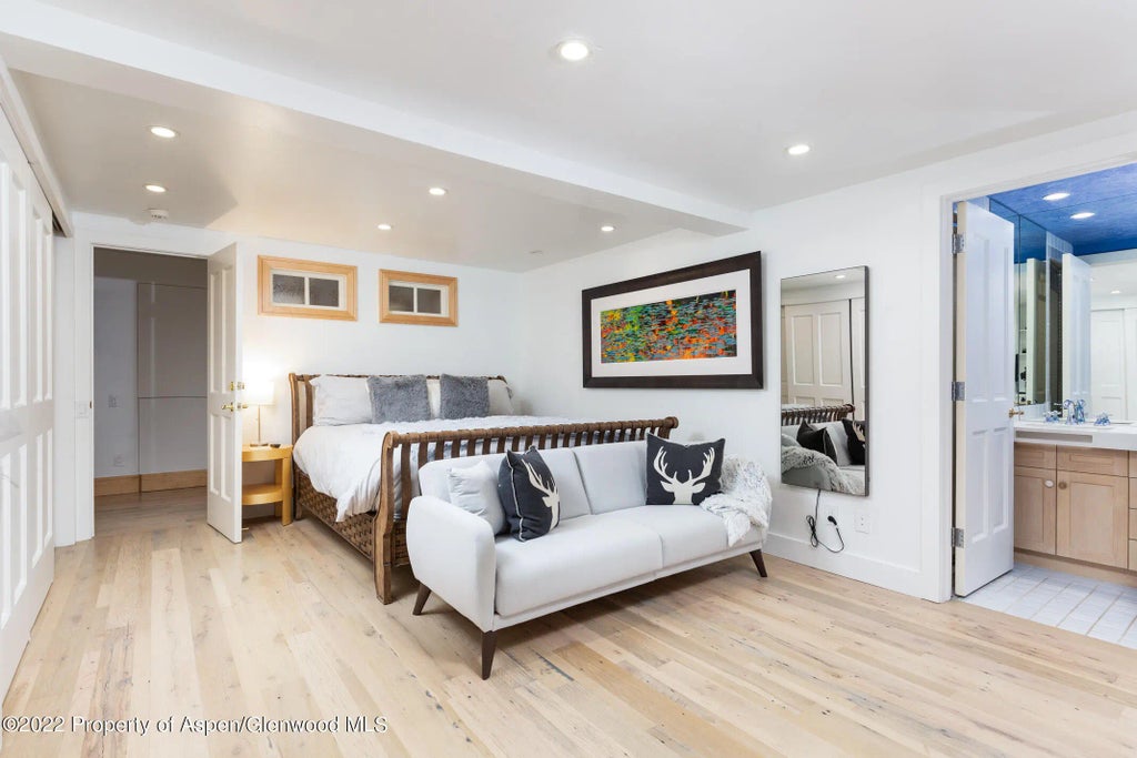 19 of 34 - 437 W Smuggler Street, Aspen, CO