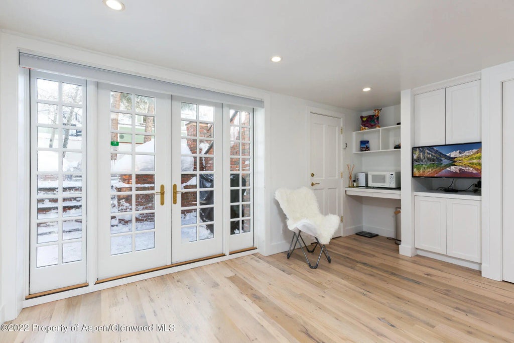 20 of 34 - 437 W Smuggler Street, Aspen, CO